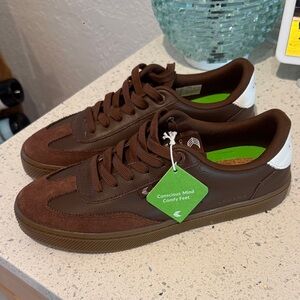 Cariuma Brown and White Sneakers